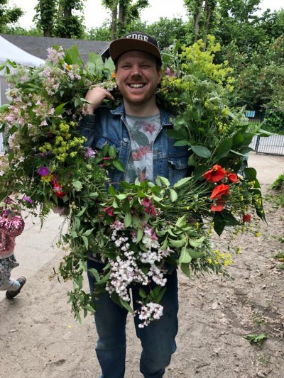 Det er så mig efter min tredje sejr i Le Mans... Eller Midsomerfest i børnehaven. Potato, kartoffel...